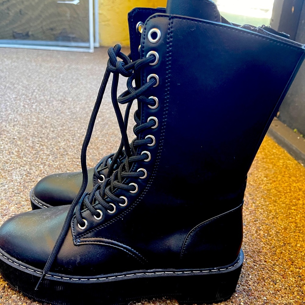 Combat boots